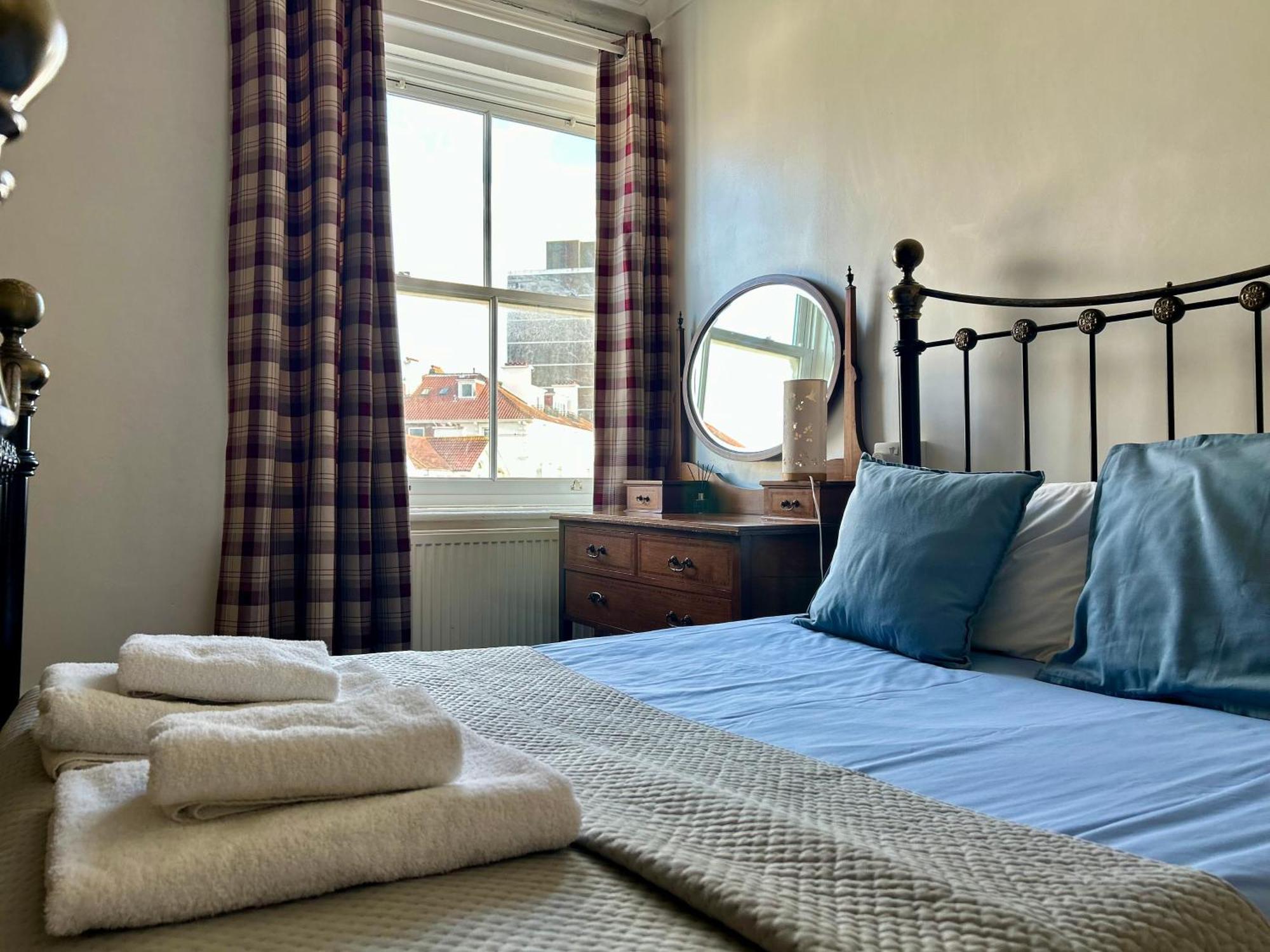 Clarence Quarters Self-Catering Guest House Portsmouth Exterior foto